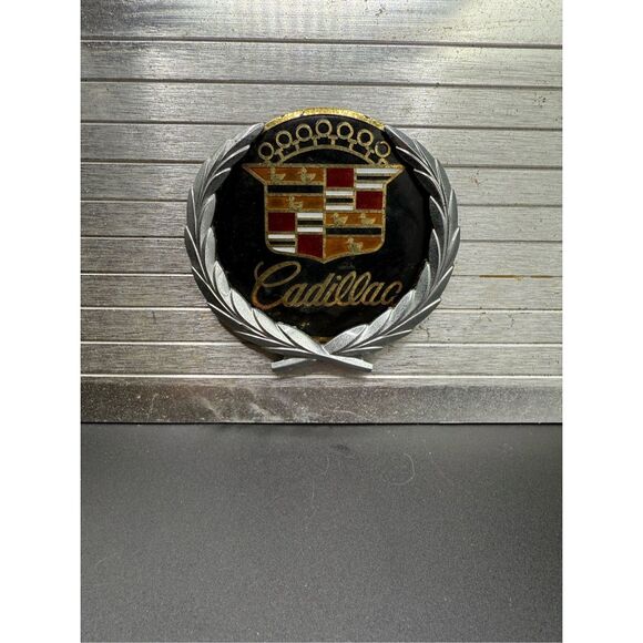 Cadillac Automobile Plate With “ Cadillac Wreath and Crest” Logo Vintage - Picture 5 of 11